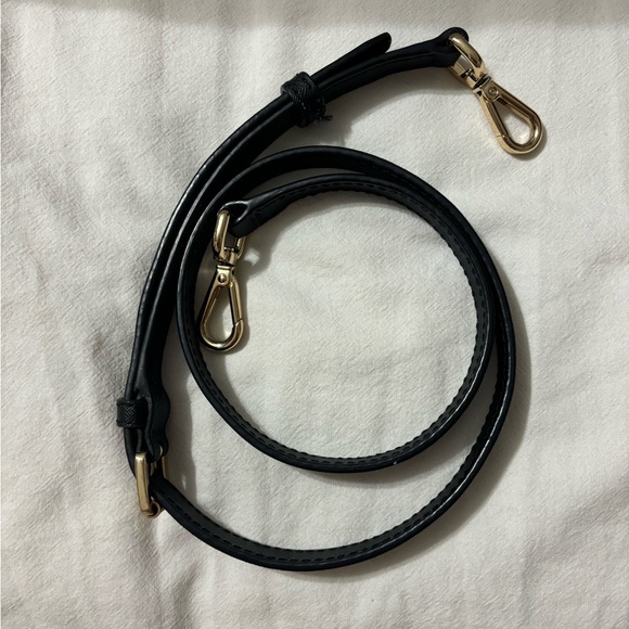 Michael Kors black leather hand bag with adjustable, detachable shoulder strap - Picture 8 of 8